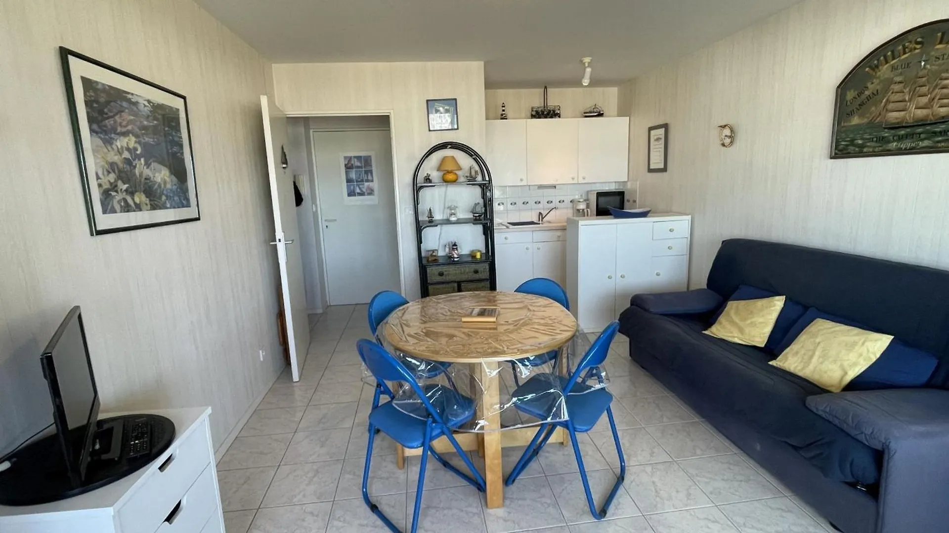Confortable Appartement 4 Pers. Avec Terrasse, Piscine Et Parking A Arzon - Fr-1-775-8 0*,