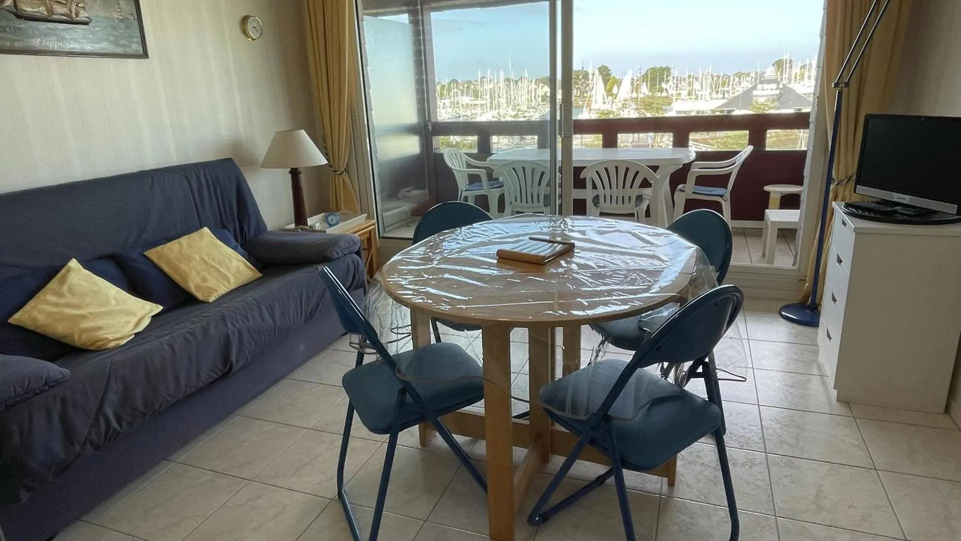 Confortable Appartement 4 Pers. Avec Terrasse, Piscine Et Parking A Arzon - Fr-1-775-8 Apartmán