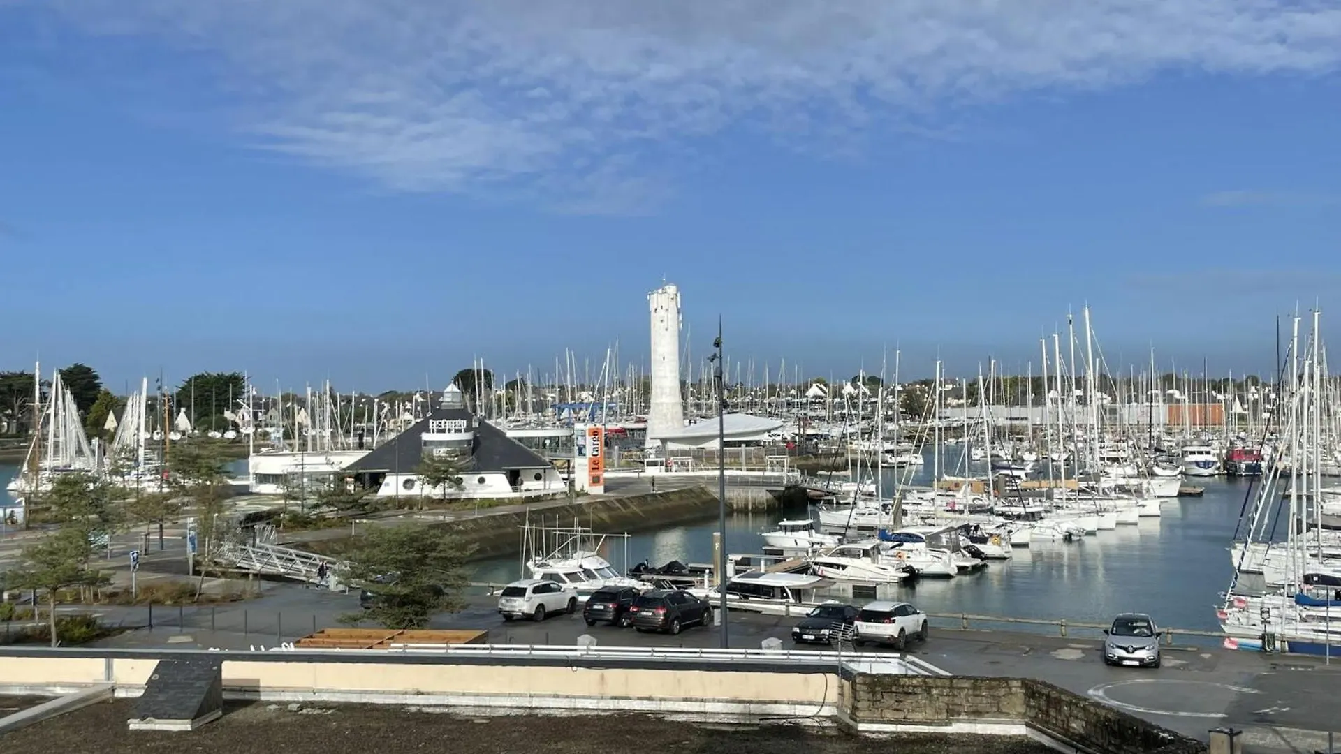 Confortable Appartement 4 Pers. Avec Terrasse, Piscine Et Parking A Arzon - Fr-1-775-8 Apartment