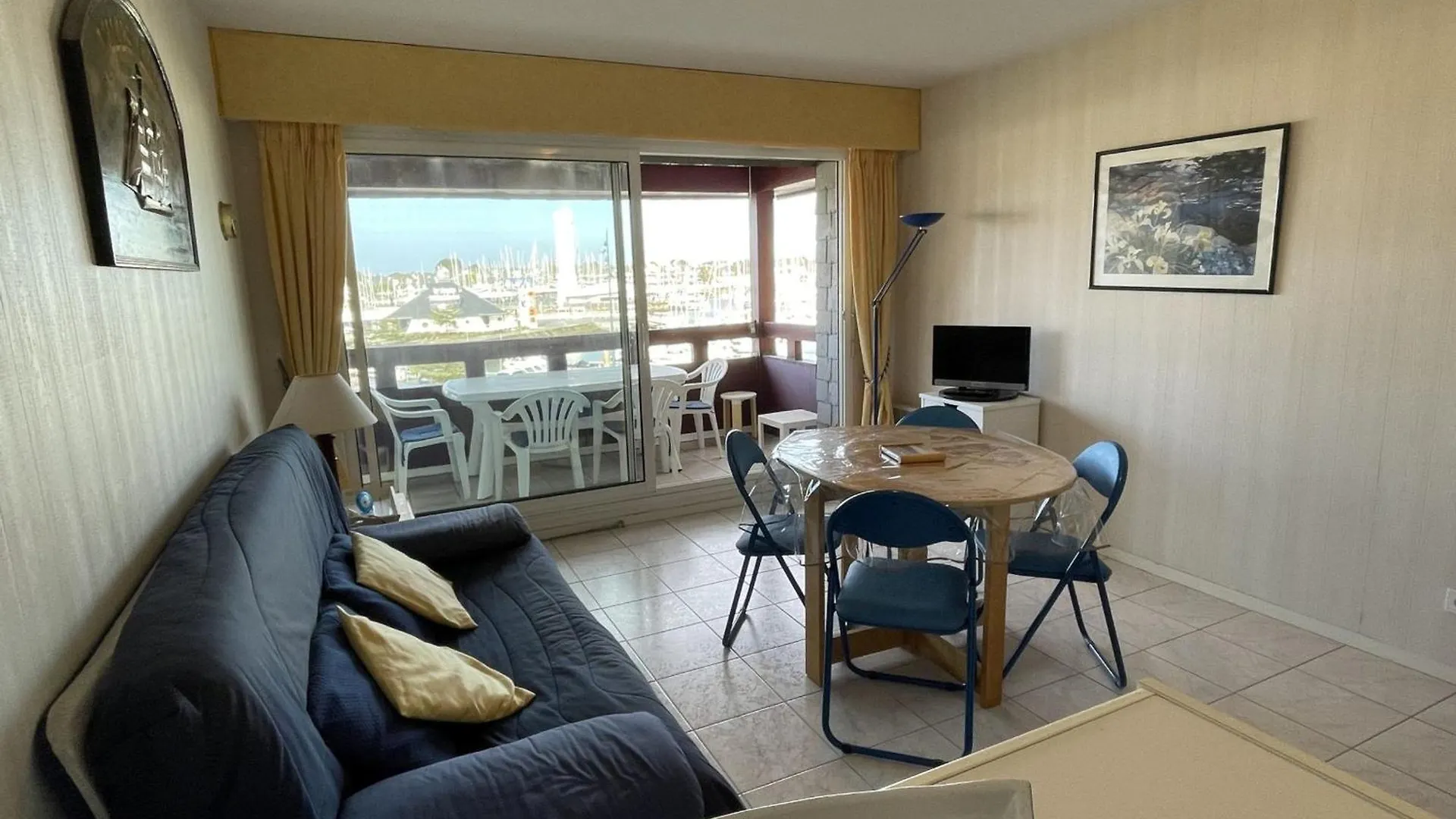 Confortable Appartement 4 Pers. Avec Terrasse, Piscine Et Parking A Arzon - Fr-1-775-8